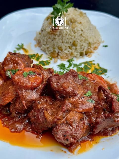 Biryani aromático com arroz especial e tempero da casa